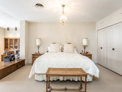 54 Old Park Road, Toronto, Ontario image-0-3