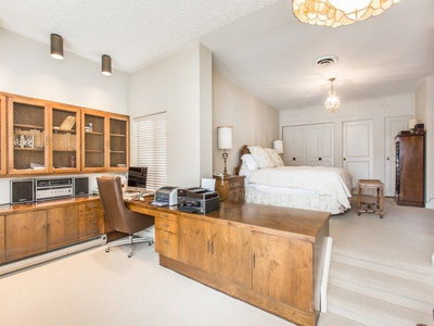 54 Old Park Road, Toronto, Ontario image-0-4