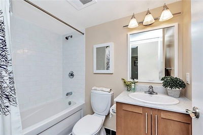 Unit 2105 — 2181 Yonge St, Toronto - Mount Pleasant West image-0-4