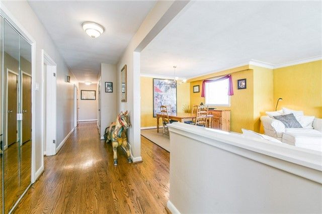 23 Millgate Cres, Toronto, M2K1L5 | Image 3