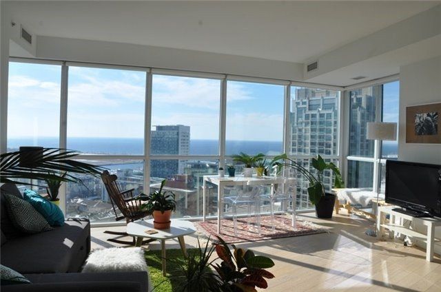 2512 - 20 Bruyeres Mews, Toronto, M5V0G8 | Image 2