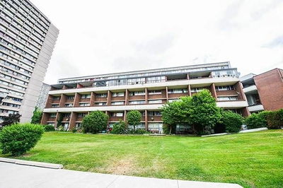 Townhouse sold at 111-5 Sunny Glenway, Toronto, Flemingdon Park, M3C 2Z5 - MLS: C4152006