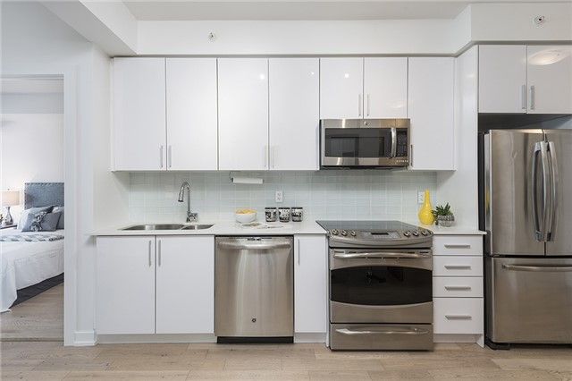 330 - 20 Bruyeres Mews, Toronto, M5V 0G8 | Image 3