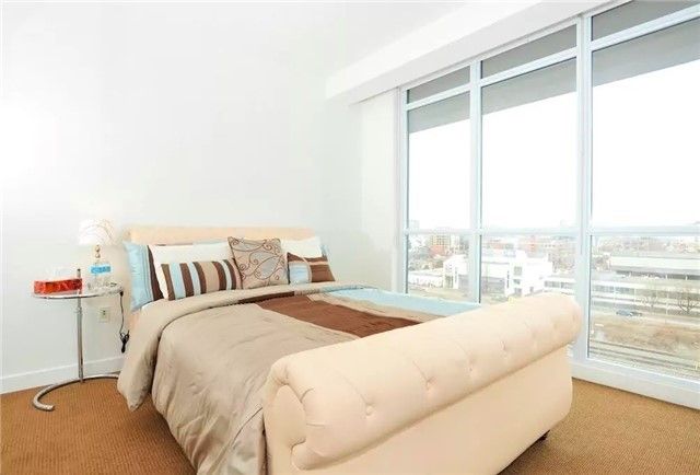 815 - 8 Telegram Mews, Toronto, M5V 3Z5 | Image 3