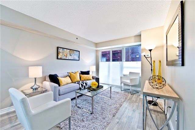 225 - 35 Saranac Blvd, Toronto, M6A2G5 | Image 3