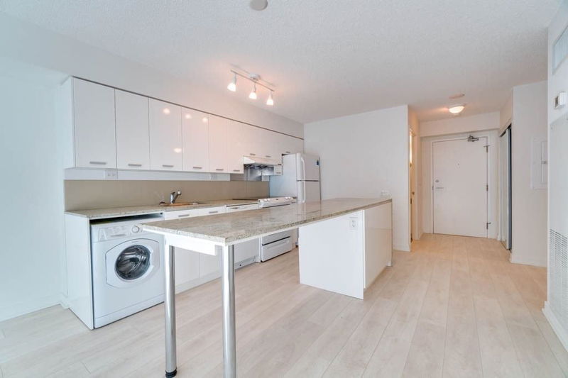 Unit 1011 — 15 Singer Crt, Toronto - Bayview Village image-0-0