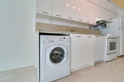 Unit 1011 — 15 Singer Crt, Toronto - Bayview Village image-0-2