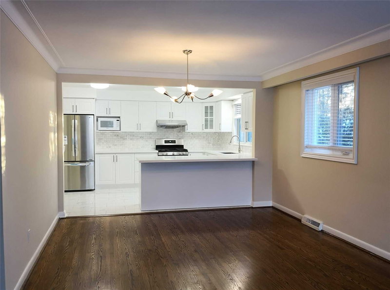 23 Millgate Cres, Toronto, M5K1L5 | Image 3