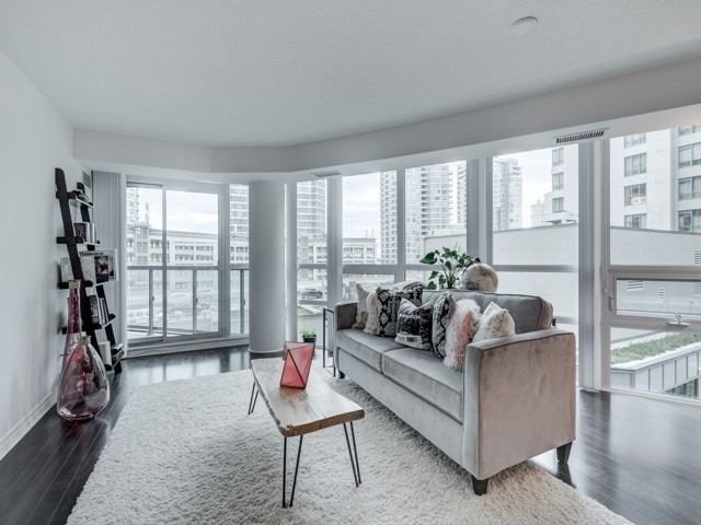 511 - 19 Grand Trunk Cres, Toronto, M5J3A3 | Image 3
