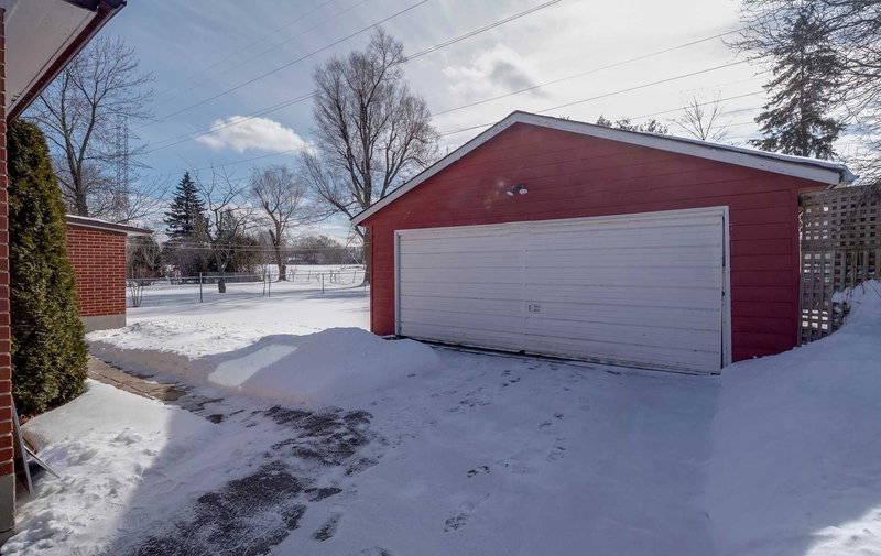 11 Kenton Dr, Toronto, M2R2H6 | Image 2