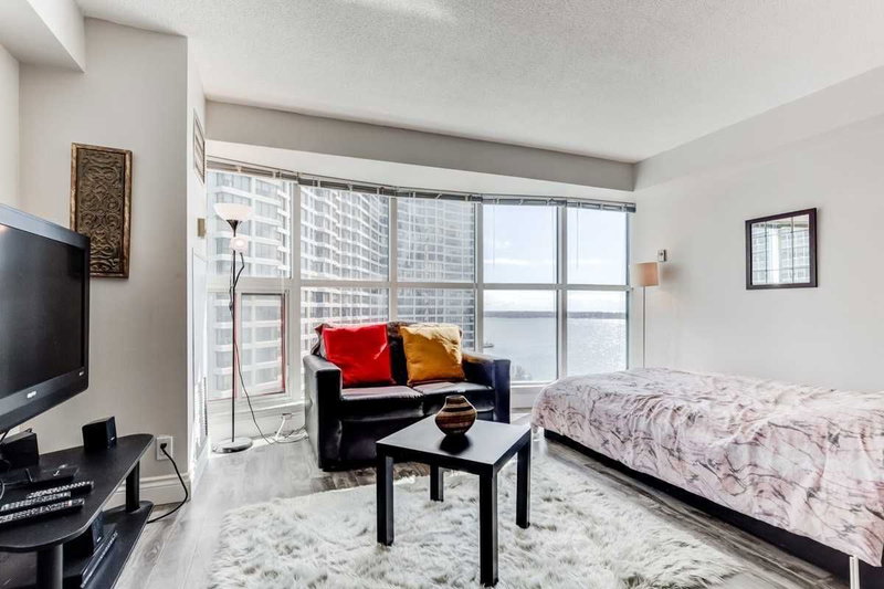 1605 - 77 Harbour Sq, Toronto, M5J2S2 | Image 3