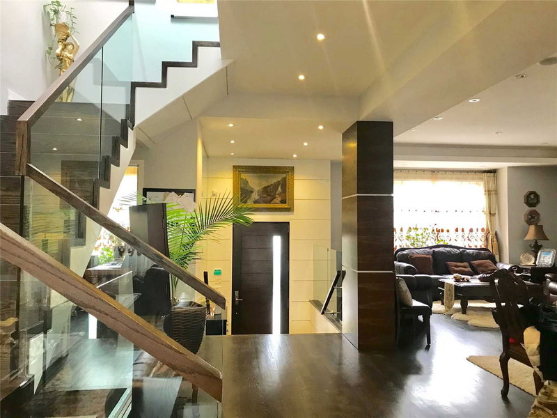 220 Roe Ave, Toronto, M5M2J4 | Image 2