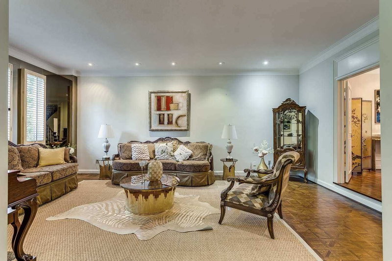 27 Penwood Cres, Toronto, M3B3B1 | Image 3