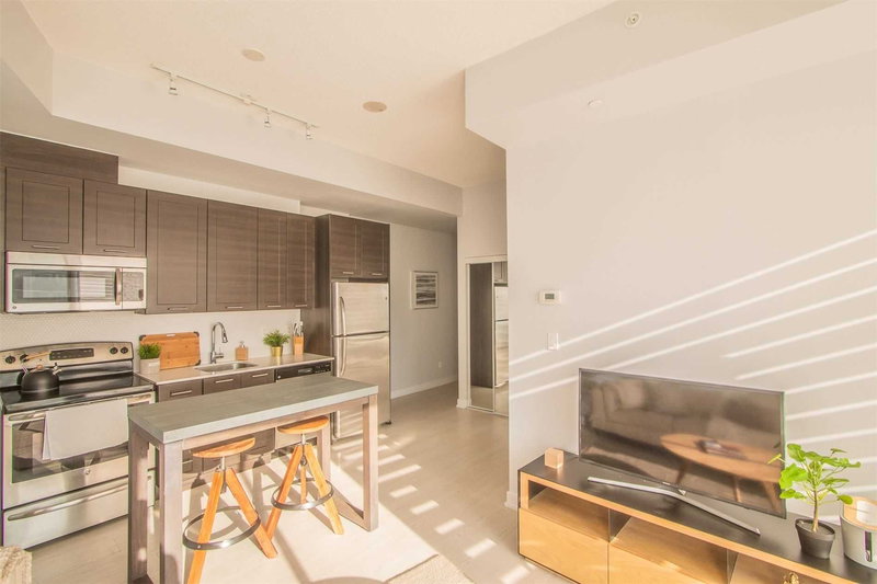 803 - 20 Bruyeres Mews N, Toronto, M5V0G8 | Image 3