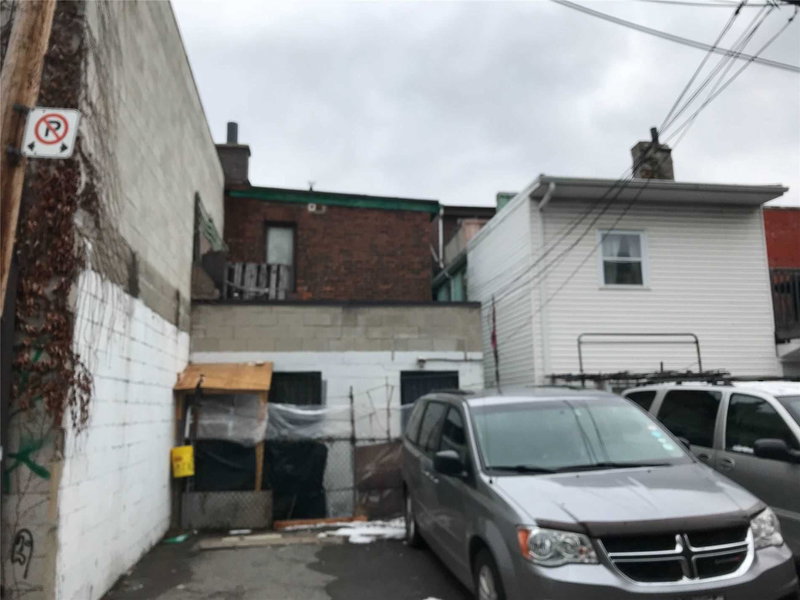 38 Kensington Ave, Toronto, M5T2J9 | Image 2