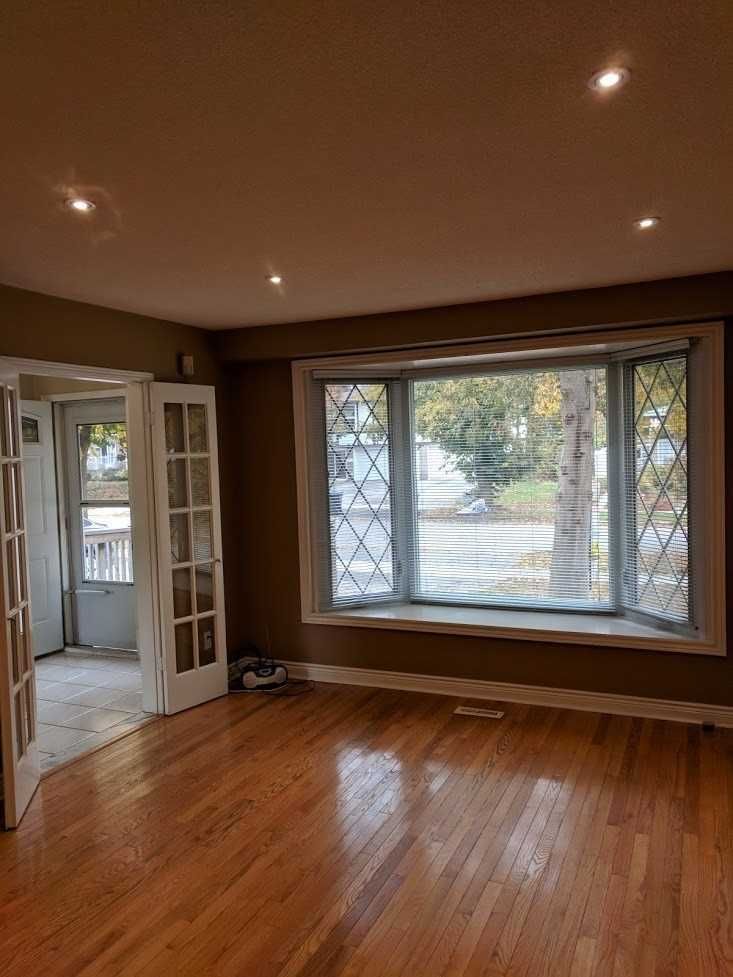 345 Hollyberry Tr, Toronto, M2H2P5 | Image 3