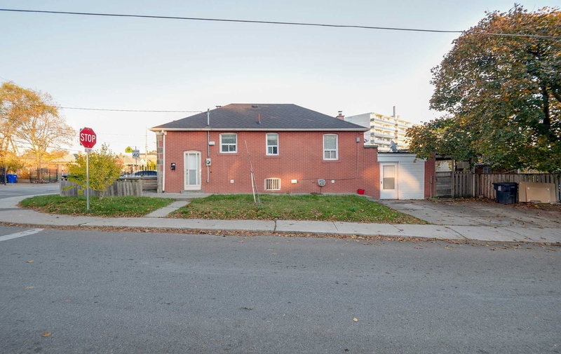 752 Vaughan Rd, Toronto, M6E2Z2 | Image 2