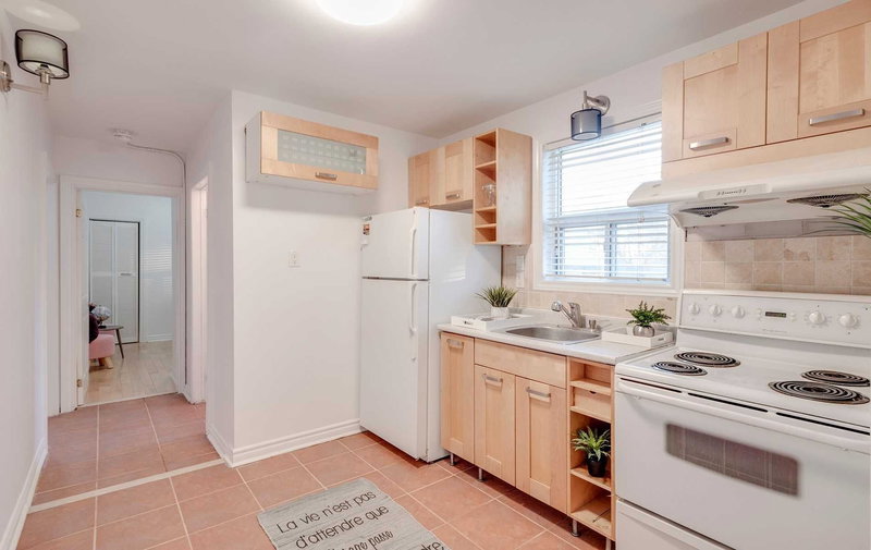 752 Vaughan Rd, Toronto, M6E2Z2 | Image 3