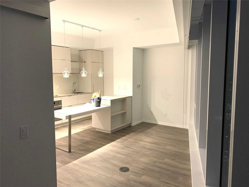 5313 - 197 Yonge St, Toronto, M5B1M4 | Image 2