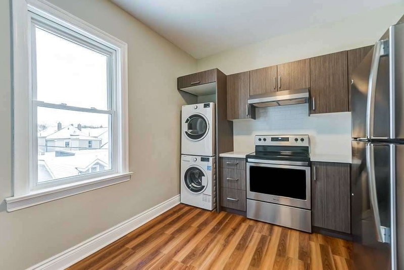 Upper - 388 Crawford St, Toronto, M6J2V9 | Image 3