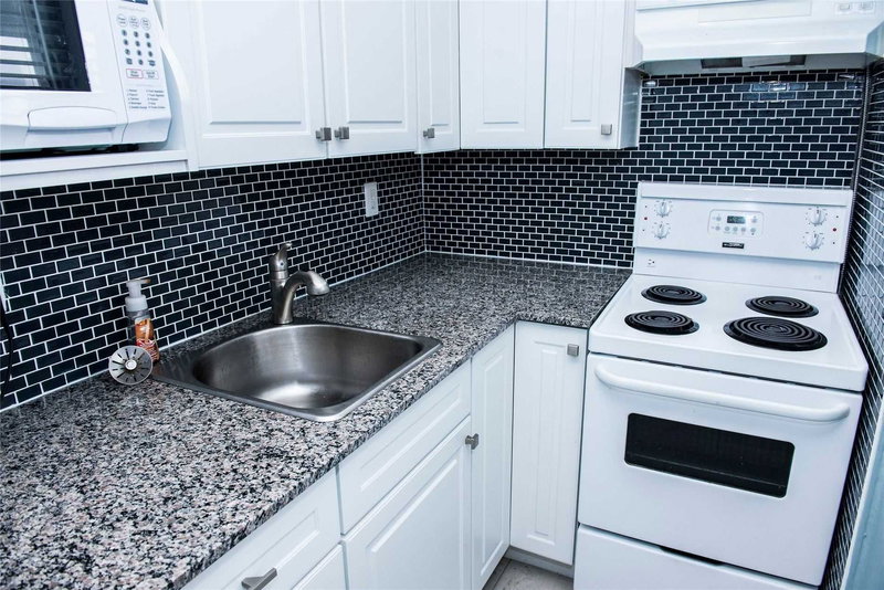 1807 - 30 Gloucester St, Toronto, M4Y1L6 | Image 3