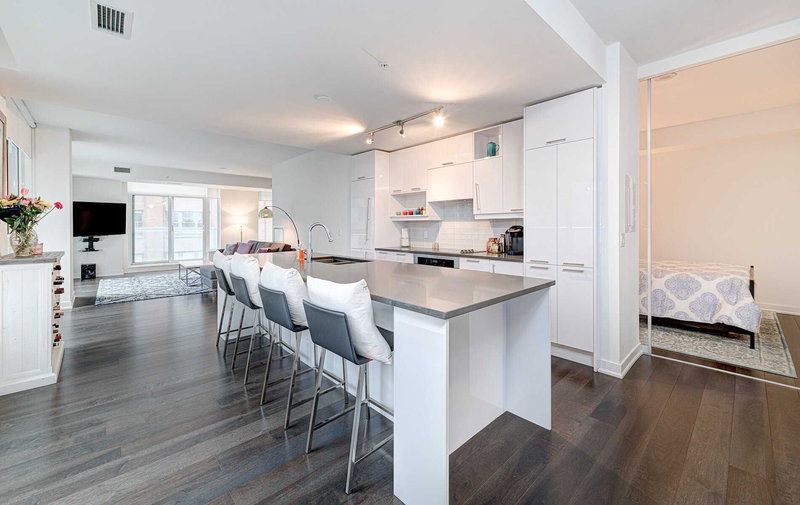 323 - 30 Nelson St, Toronto, M5V0H5 | Image 3