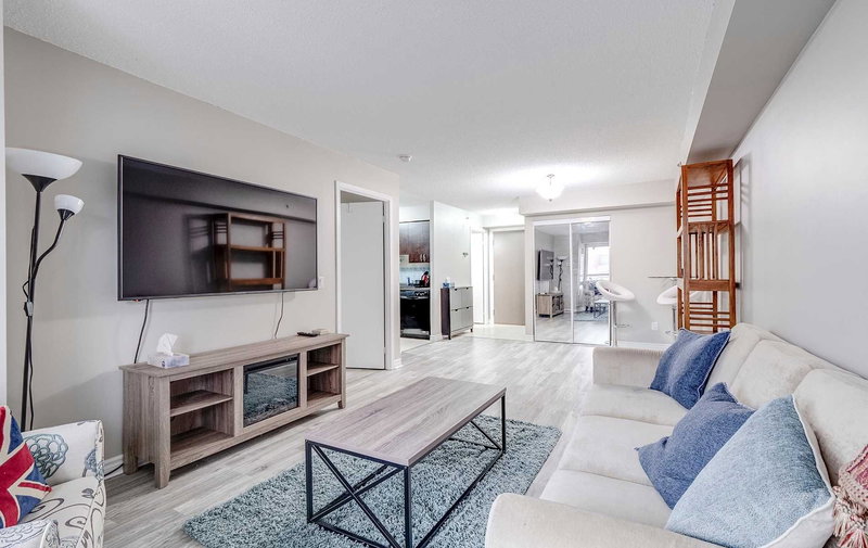 225 - 35 Saranac Blvd, Toronto, M6A2G5 | Image 3