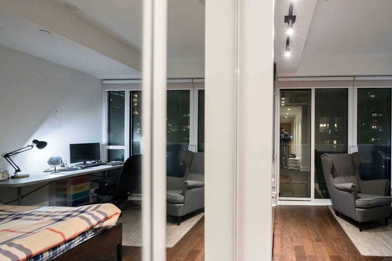 1802 - 7 Grenville St, Toronto, M4Y1A1 | Image 3