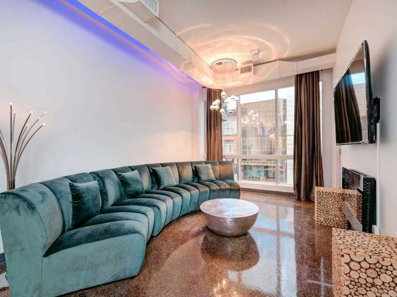 405 Dundas St W, Toronto, M5T1G6 | Image 3