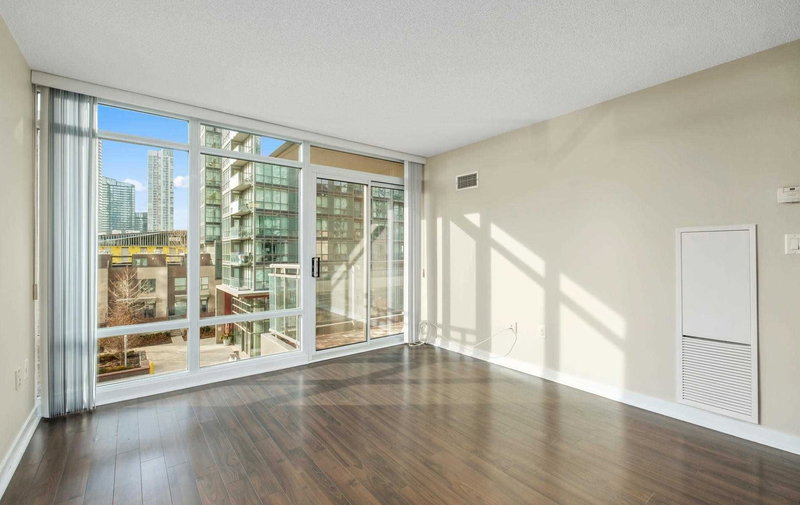 327 - 15 Brunel Crt, Toronto, M5V 3Y6 | Image 2