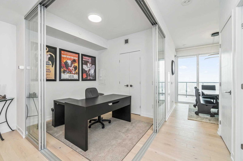 3902 - 488 University Ave, Toronto, M5G0C1 | Image 3