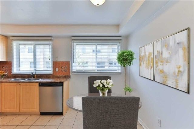 38 Rumi Cres, Toronto, M4A2X6 | Image 3