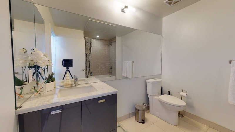 1806 - 290 Adelaide St W, Toronto, Msv 1P6 | Image 3