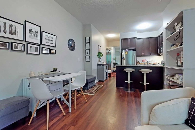 315 - 19 Grand Trunk Cres, Toronto, M5J 3A3 | Image 3