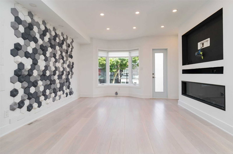 734 Shaw St S, Toronto, M6G3L7 | Image 3