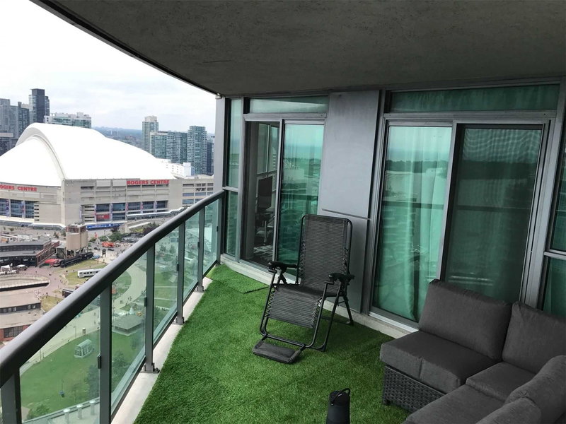 3811 - 19 Grand Trunk Cres, Toronto, M5J 3A3 | Image 3