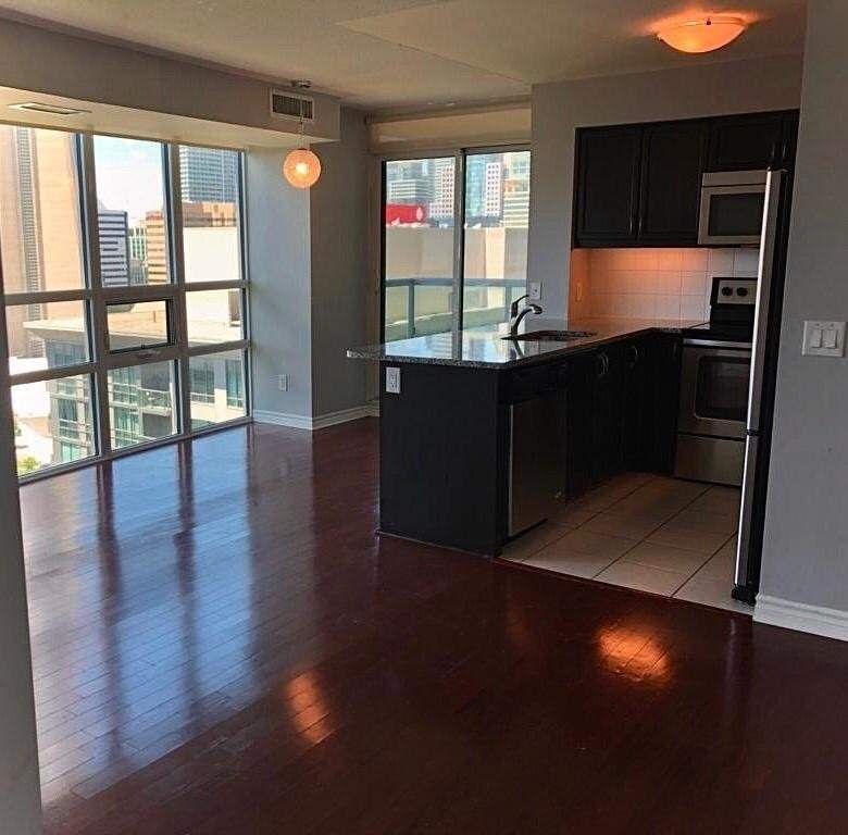 2202 - 19 Grand Trunk Cres, Toronto, M5J3A3 | Image 2