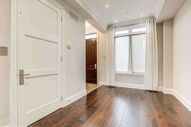 51A Burnaby Blvd, Toronto, M5N2C6 | Image 3