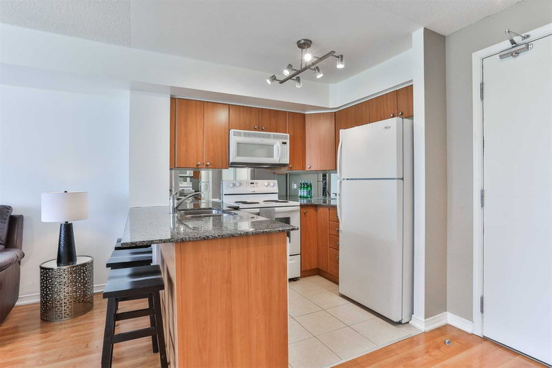 711 - 18 Valley Woods Rd, Toronto, M3A0A1 | Image 2