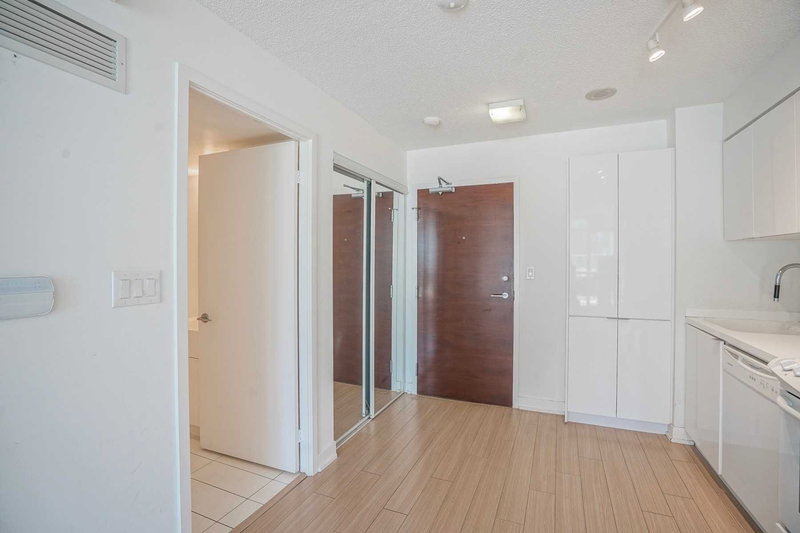 1103 - 15 Iceboat Terr, Toronto, M5V4B3 | Image 2