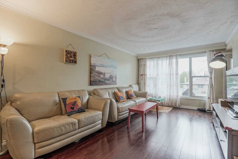 Upper - 225 Pineway Blvd, Toronto, M2H1B5 | Image 2
