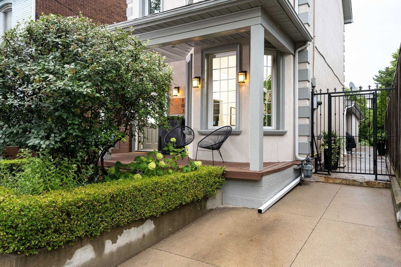 103 Manning Ave, Toronto, M6J2K6 | Image 2