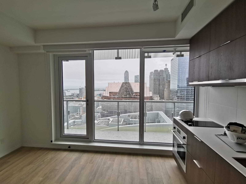 3208 - 197 Yonge St, Toronto, M5B1M4 | Image 2