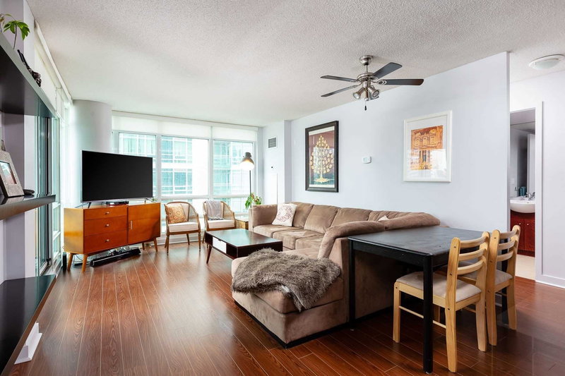 611 - 381 Front St W, Toronto, M5V 3R8 | Image 2