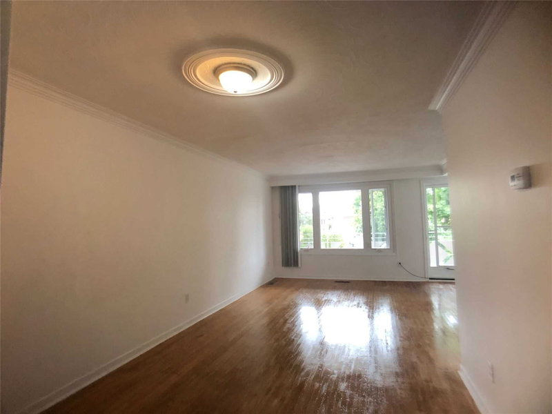 211 Shawnee Circ, Toronto, M2H2Y3 | Image 2