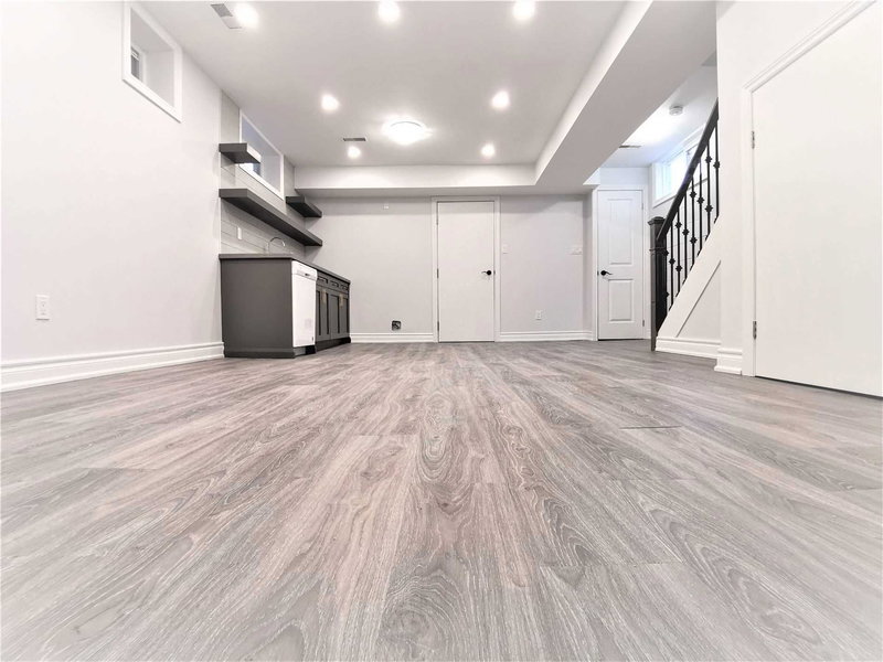 Lower - 119 Gloucester Grve, Toronto, M6C 2A7 | Image 2