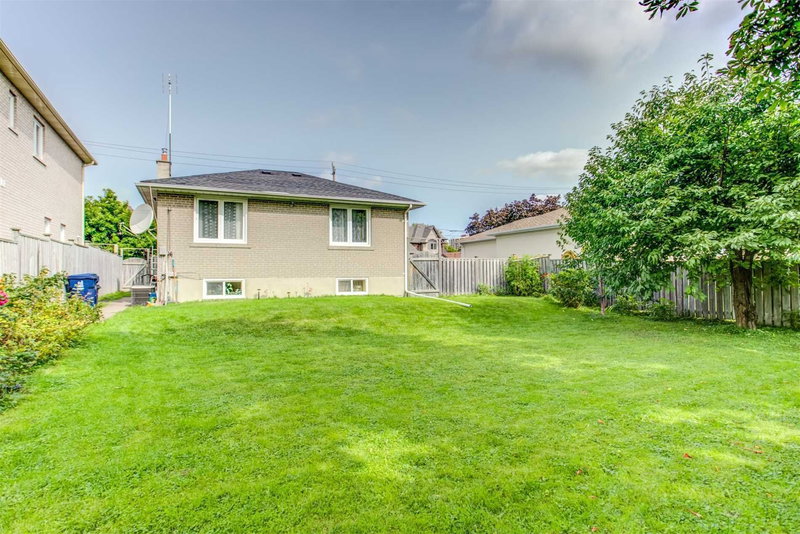 109 Goulding Ave, Toronto, M2M1L3 | Image 2