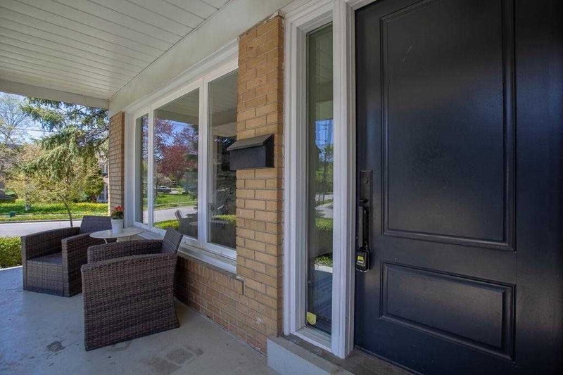 190 Northwood Dr, Toronto, M2M2K4 | Image 2