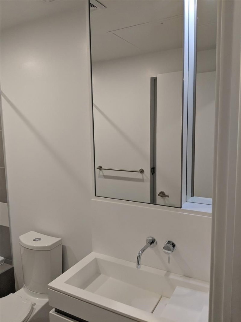 1811 - 197 Yonge St, Toronto, M5B1M4 | Image 2