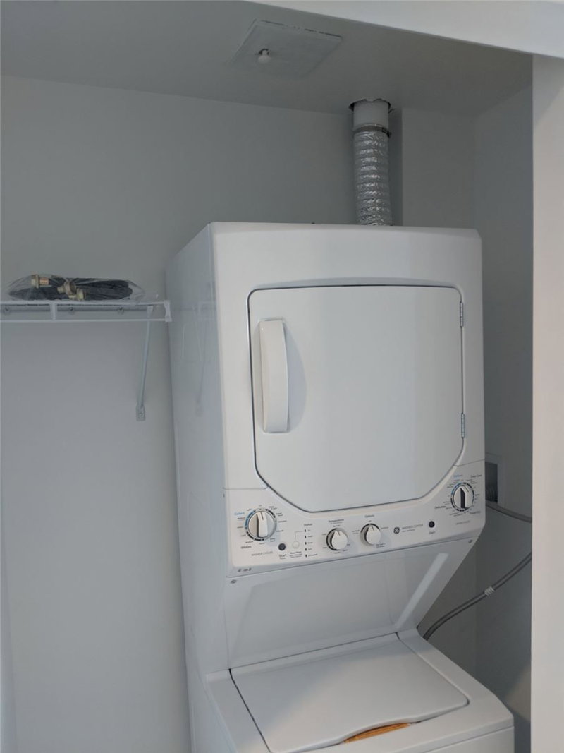 1811 - 197 Yonge St, Toronto, M5B1M4 | Image 3